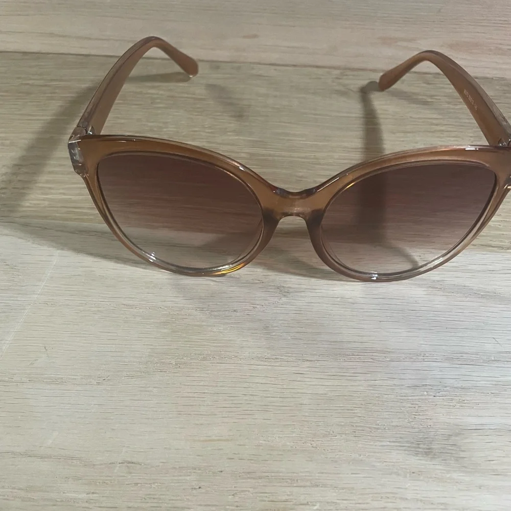 Oversized cat 🐈‍⬛ sunglasses